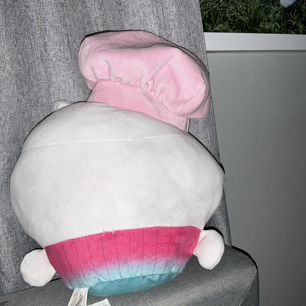 Exclusive Gabby's Dollhouse 14 inch Cakey Cat Huggable Plush Cupcake Gabbys - Picture 2 of 3